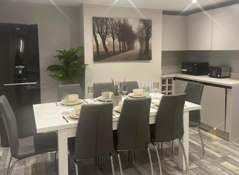 Rivendell Modern 2 Bedroom Apartment In St Peters Village Sleeps 6 Бродстейрс Экстерьер фото