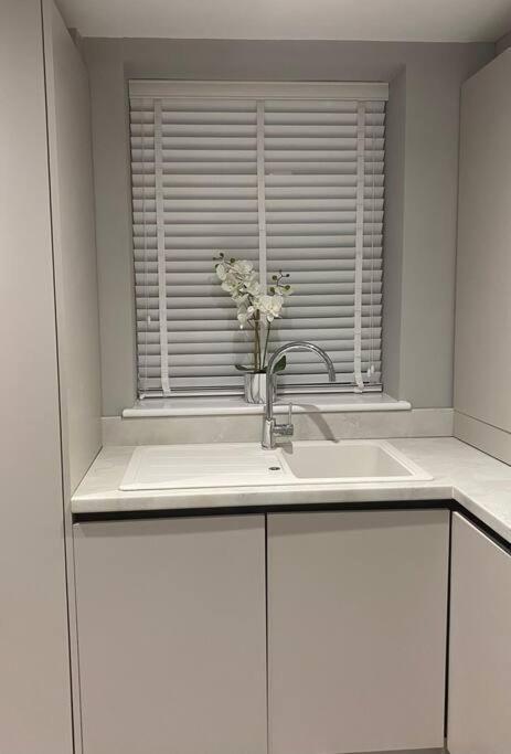 Rivendell Modern 2 Bedroom Apartment In St Peters Village Sleeps 6 Бродстейрс Экстерьер фото