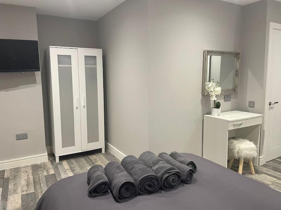 Rivendell Modern 2 Bedroom Apartment In St Peters Village Sleeps 6 Бродстейрс Экстерьер фото